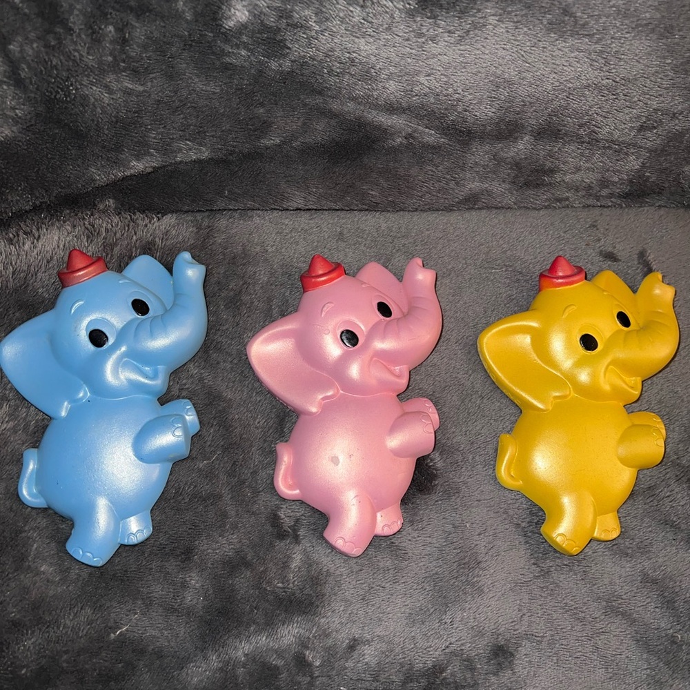 Rare VTG 1972 Miller Studio Inc.  Chalkware Baby Elephants Pearl Coloring Pastel